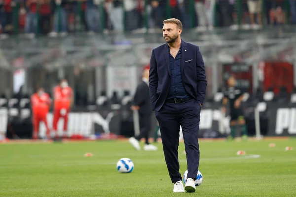 İtalya, Milan, 22 Eylül 2021: Paolo Zanetti (Venezia teknik direktörü) futbol maçı öncesi AC MILAN-VENEZIA, Serie A 2021-2022, San Siro Stadyumu maçında oyuncularını izledi.