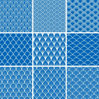 Mavi ve beyaz balık pullarından gelen bir dizi vektörsüz arka plan. Dizayn ve dekorasyon için oval, yarı dairesel, açısal, üçgen ölçeklere sahip sonsuz desenlerin bir koleksiyonu.