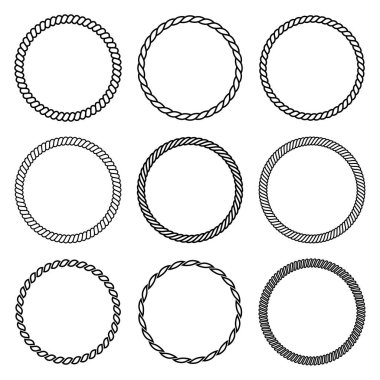 Yuvarlak halat çerçeve vektör seti. Örülmüş ip ve ipten oluşan beyaz arka planda izole edilmiş kalın ve ince dairelerin toplanması. Deniz tarzında dekorasyon ve tasarım için..