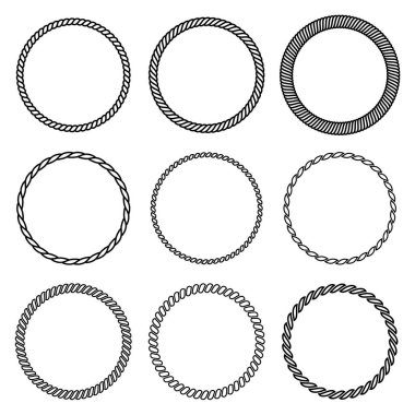 Yuvarlak halat çerçeve vektör seti. Örülmüş ip ve ipten oluşan beyaz arka planda izole edilmiş kalın ve ince dairelerin toplanması. Denizcilik tarzında dekorasyon ve tasarım için.