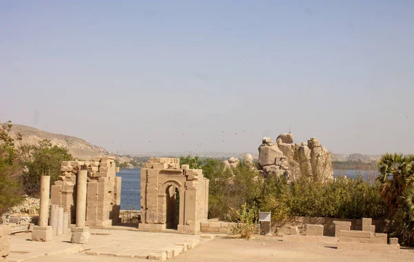 Nil Nehrinin Önündeki Harabelerin Güzel Geçidi — Stok fotoğraf