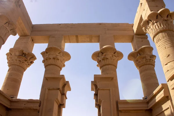 Entrada Templo Egipto Con Detalles Árabes Las Columnas —  Fotos de Stock