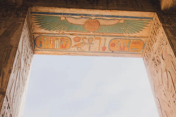 Крылья Души Ученика Потолке Египетского Храма — стоковое фото