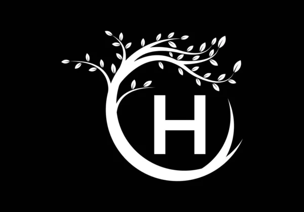 创意字母H黑色和白色单字字母与树 绿色环保标志的概念 用于生态商业和公司身份的现代病媒标识 — 图库矢量图片