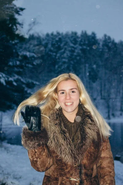 Fille Dans Forêt Hiver — Photo