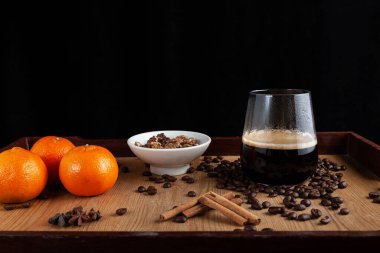 Sabah kahvesi, mandalina, fındık tarçın, kahve, kahve, kahve, güzel yemekler.