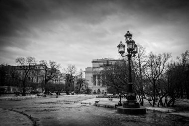 Ostrovsky Meydanı, Catherine büyük anıt