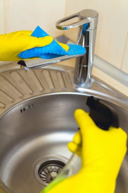 Mutfak musluk konsepti Temizleme