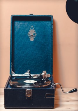 Eski plak çalar gramofon