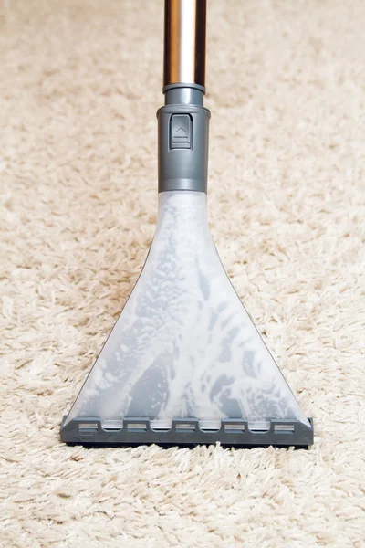 Cleaning carpet by washing hoover — Stock Photo, Image