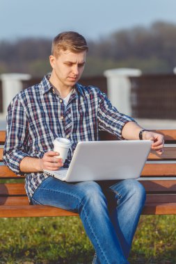 Açık havada çalışan uzak kavramı