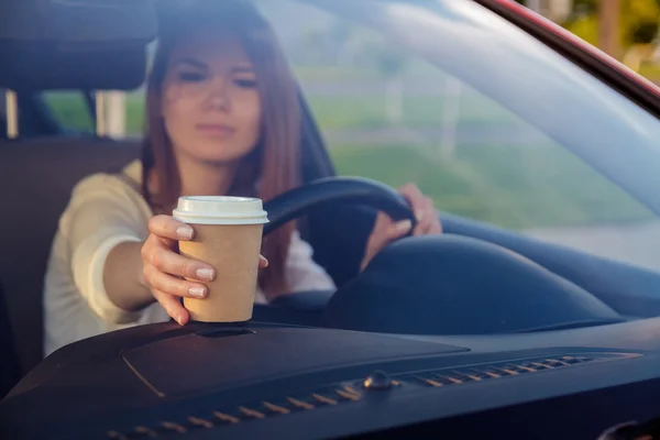 The girl behind the wheel of a car — Stock Photo, Image
