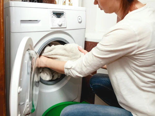 옷 세탁기에서 세척 — 스톡 사진