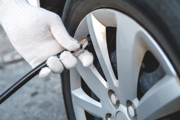 Kendi pompalama araba lastikleri