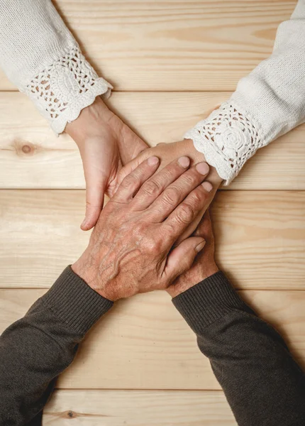 Seniors couple holding hands — Stock Photo, Image