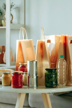 Yiyecek bağışı ile boş bırakılmak üzere kopyalama alanı paketle