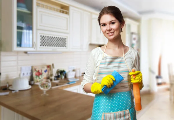 Mujer Joven Que Prepara Para Limpiar Cocina Casa Servicio Limpieza — Foto de Stock