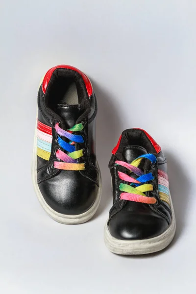 Lindos Zapatos Gimnasio Para Niños Negros Con Cordones Alegres Arco — Foto de Stock