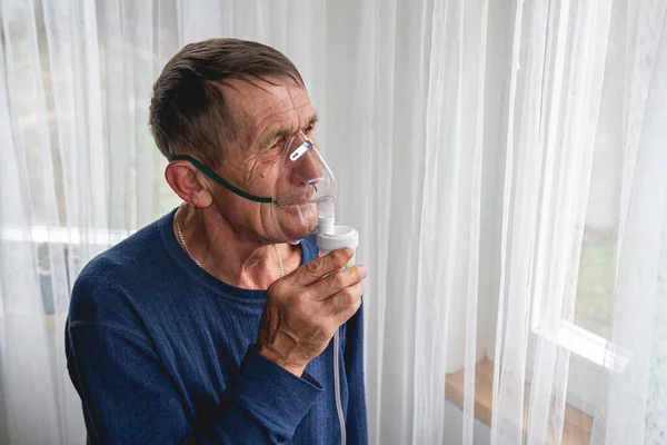 Anciano Mayor Con Una Máscara Oxígeno Cuarentena — Foto de Stock
