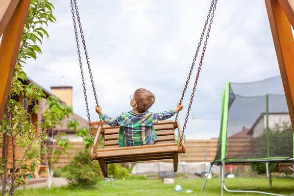 Child Swinging Swing Backyard — Stock Photo, Image