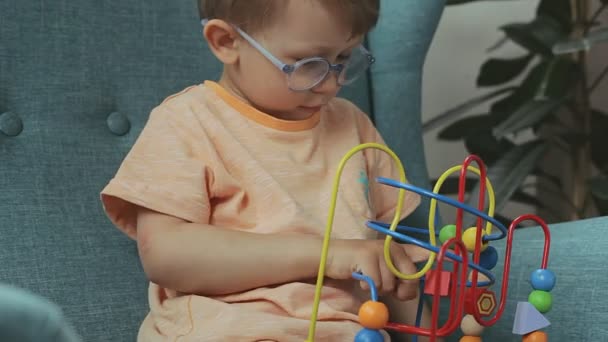 Kind Spelen Houten Doolhof Maze Kralen Thuis Educatieve Game Toy — Stockvideo