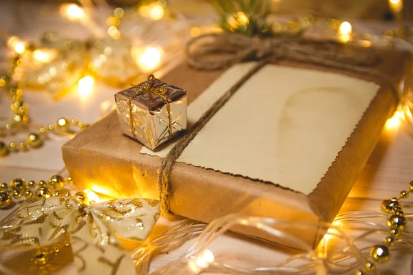 Regalo de Navidad y una pequeña caja — Foto de Stock