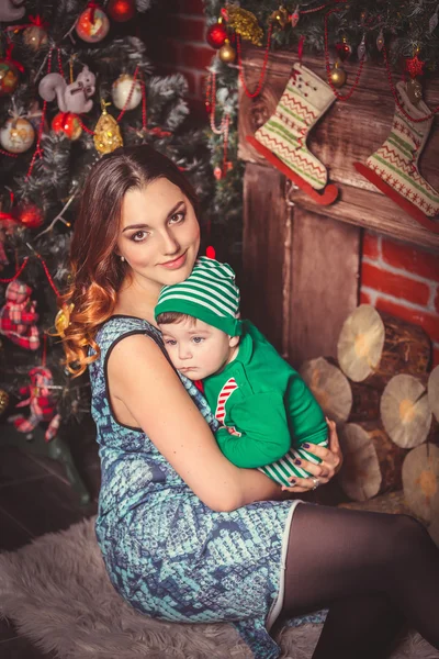 Matka se synem na Vánoce — Stock fotografie