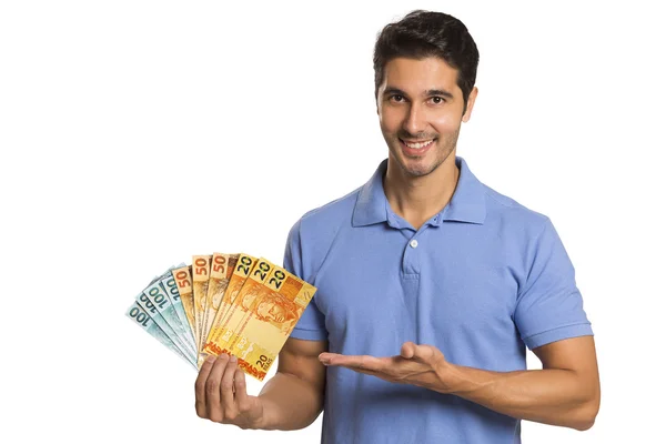 En affärsman visar brasilianska pengar — Stockfoto