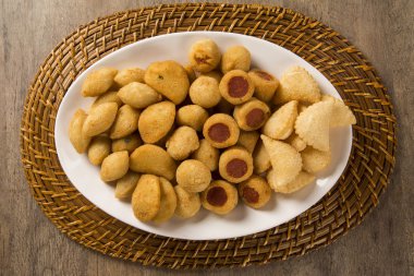 Kızarmış karışık Brezilyalı aperatifler