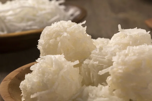 Cocadas peruviano, un dolce tradizionale al cocco venduto di solito su — Foto Stock