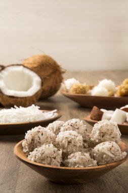 Perulu cocadas, bir geleneksel Hindistan cevizi tatlı genellikle satılan 