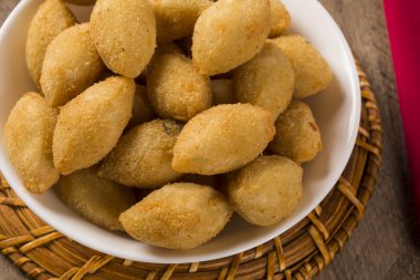 Kızarmış peynir jambon ile Brezilyalı snack