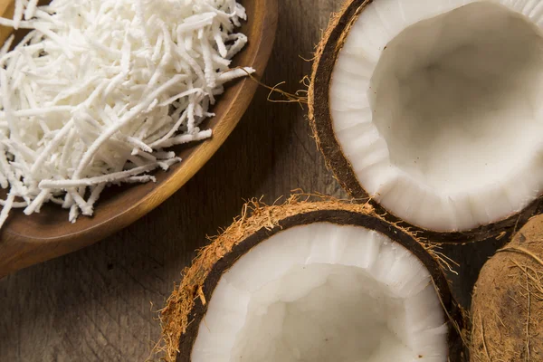 Cocadas peruanas, uma sobremesa tradicional de coco vendida geralmente em — Fotografia de Stock