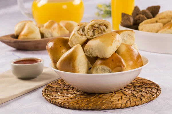 Snack brasileño. porción de pollo Esfiha . —  Fotos de Stock