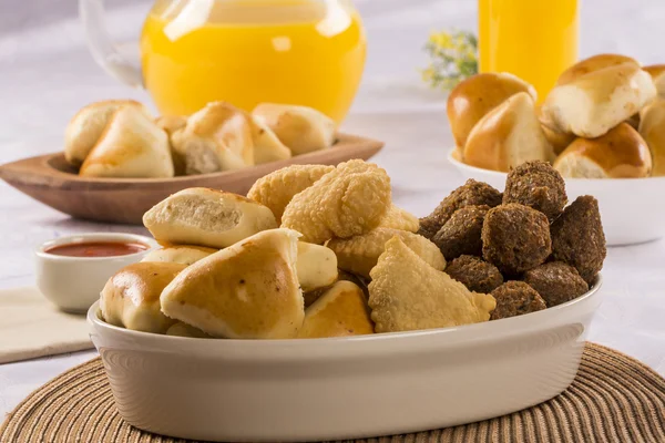 Snack brasileño mixto en la mesa . —  Fotos de Stock