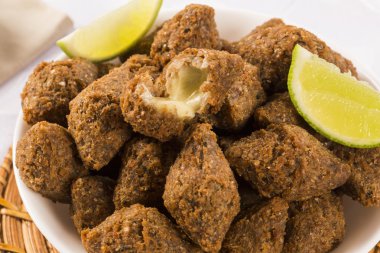 Kibe kızartma chesse ile. Brezilyalı snack