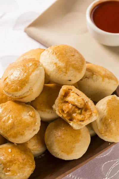 Lanche brasileiro vazio. torta com frango — Fotografia de Stock