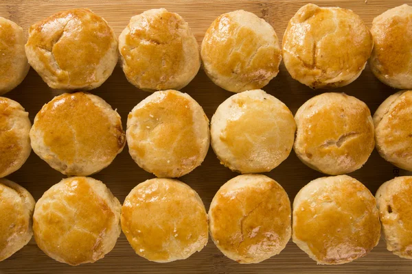 Brezilya aperatiflerine vurgu yap. Tavuklu turta.