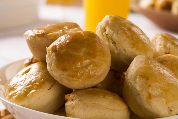 Snack brasileño Empada. pastel con pollo —  Fotos de Stock