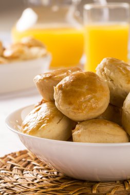 Brezilya aperatiflerine vurgu yap. Tavuklu turta.