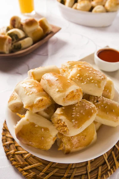 Um lanche brasileiro. porção de lanches de frango . — Fotografia de Stock