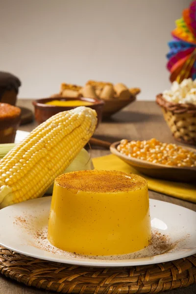 Corn Curau - comida típica de maíz verde - sabroso y barato - typi —  Fotos de Stock