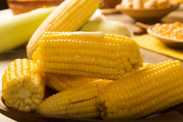 Close view on Homemade golden corn cob with butter and salt on t — Stock Photo, Image