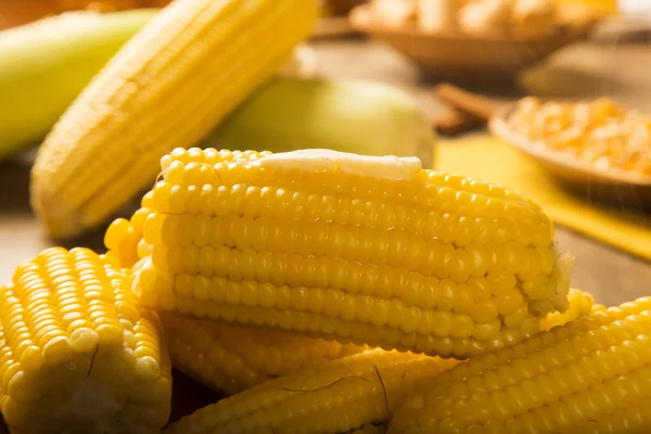 Close view on Homemade golden corn cob with butter and salt on t — Stock Photo, Image