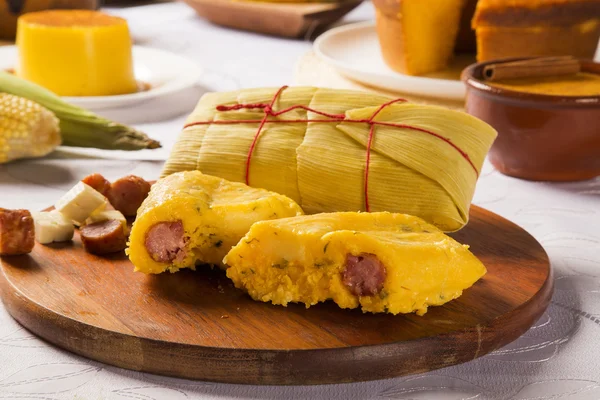 Venda de carrinho Pamonha e Curau - comida típica de milho verde - saboroso — Fotografia de Stock