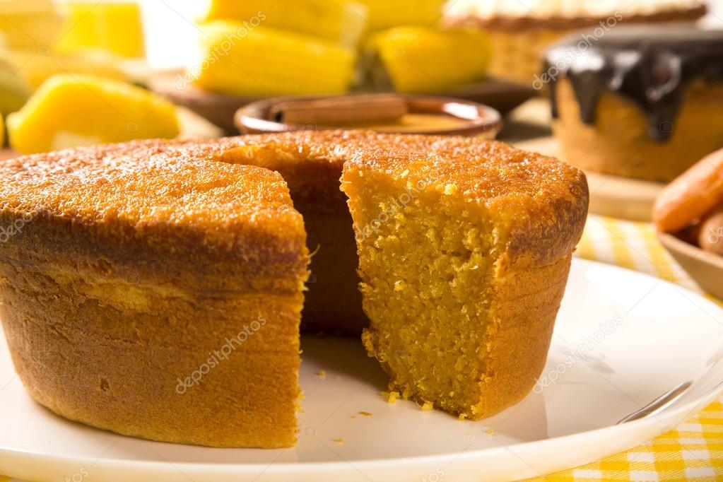Corn cake. Traditional Brazilian treats made of corn. — Stock Photo