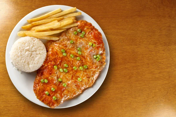 Parmegianamahlzeit. Holz Hintergrund. — Stockfoto