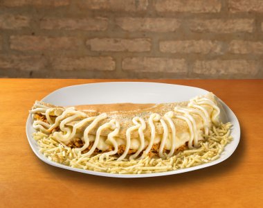 Krep doldurulmuş tavuk göğsü ve peynir. Sığ derinlik-in-bes