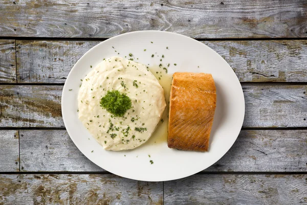 Salmon steak with risotto rice — Stock Photo, Image