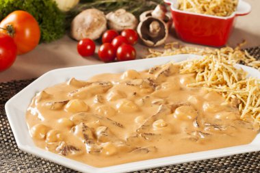 strogonoff patates kızartması ile.